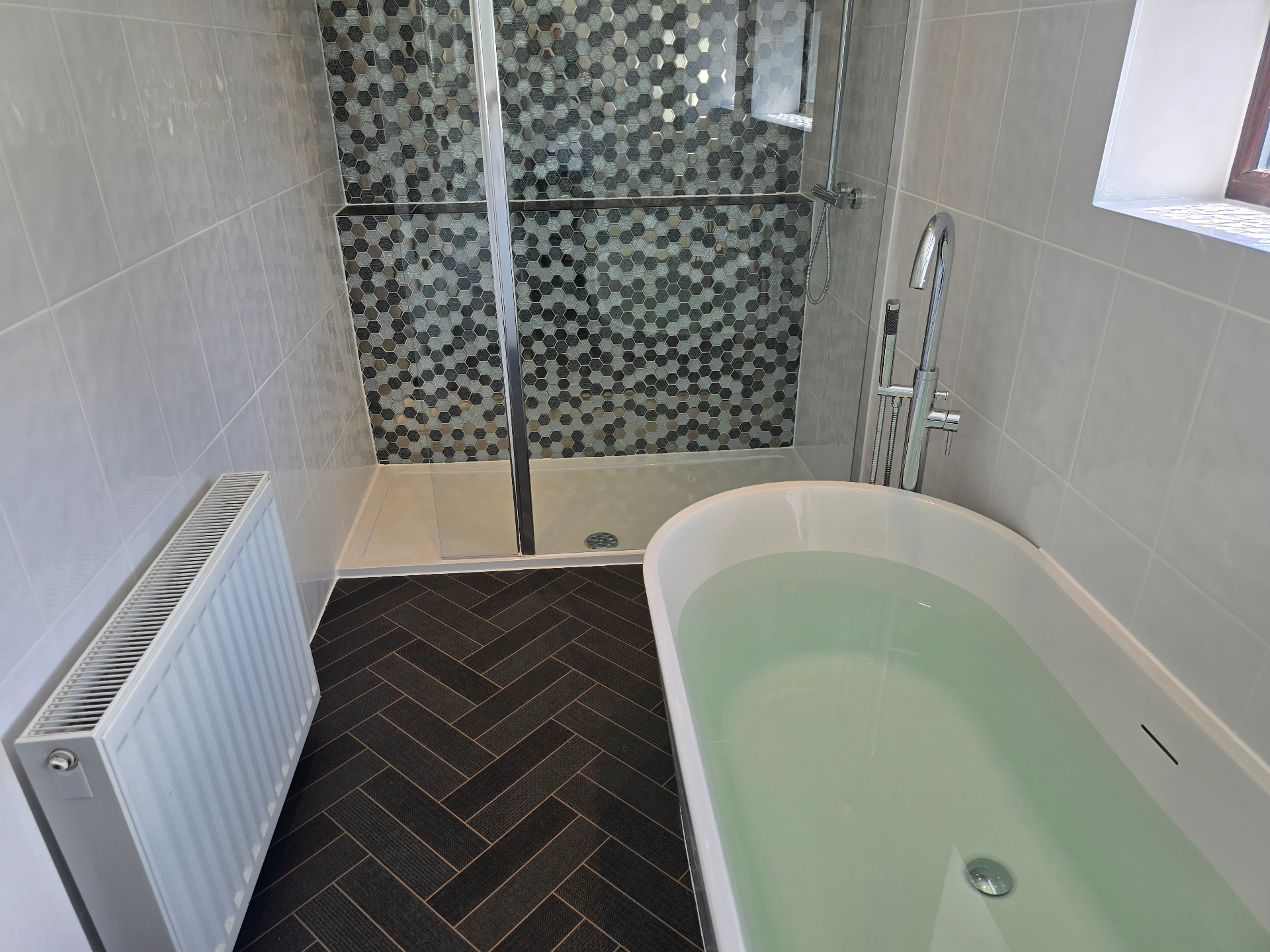 Luxury Freestanding Bath & Walk-In Shower detail 3