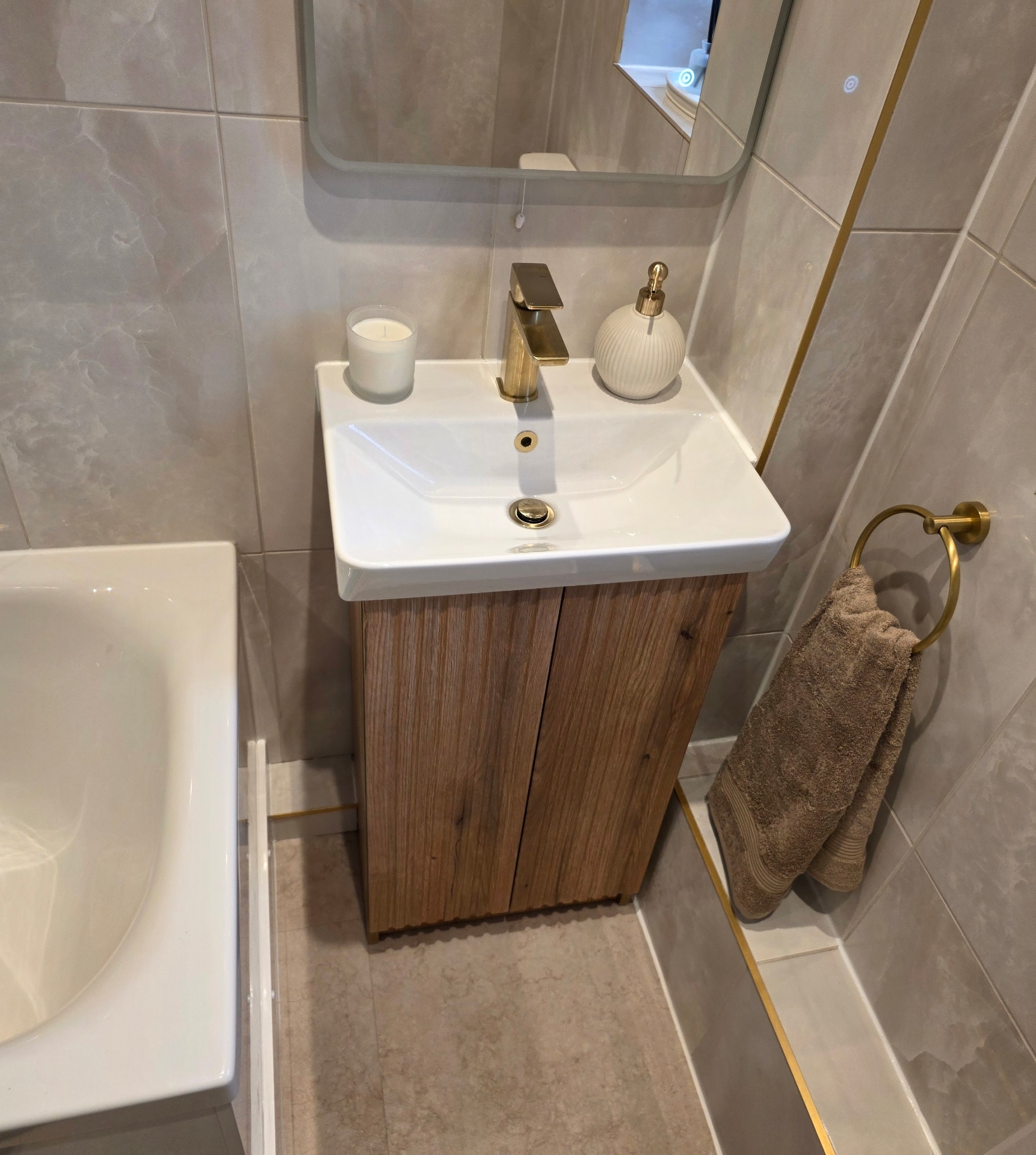 Luxury Bathroom with Gold Brassware detail 2